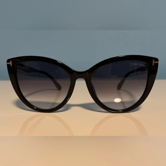 Tom Ford Isabella-02 TF915 Cat Eye Sunglasses Black Gradient - Picture 2 of 11